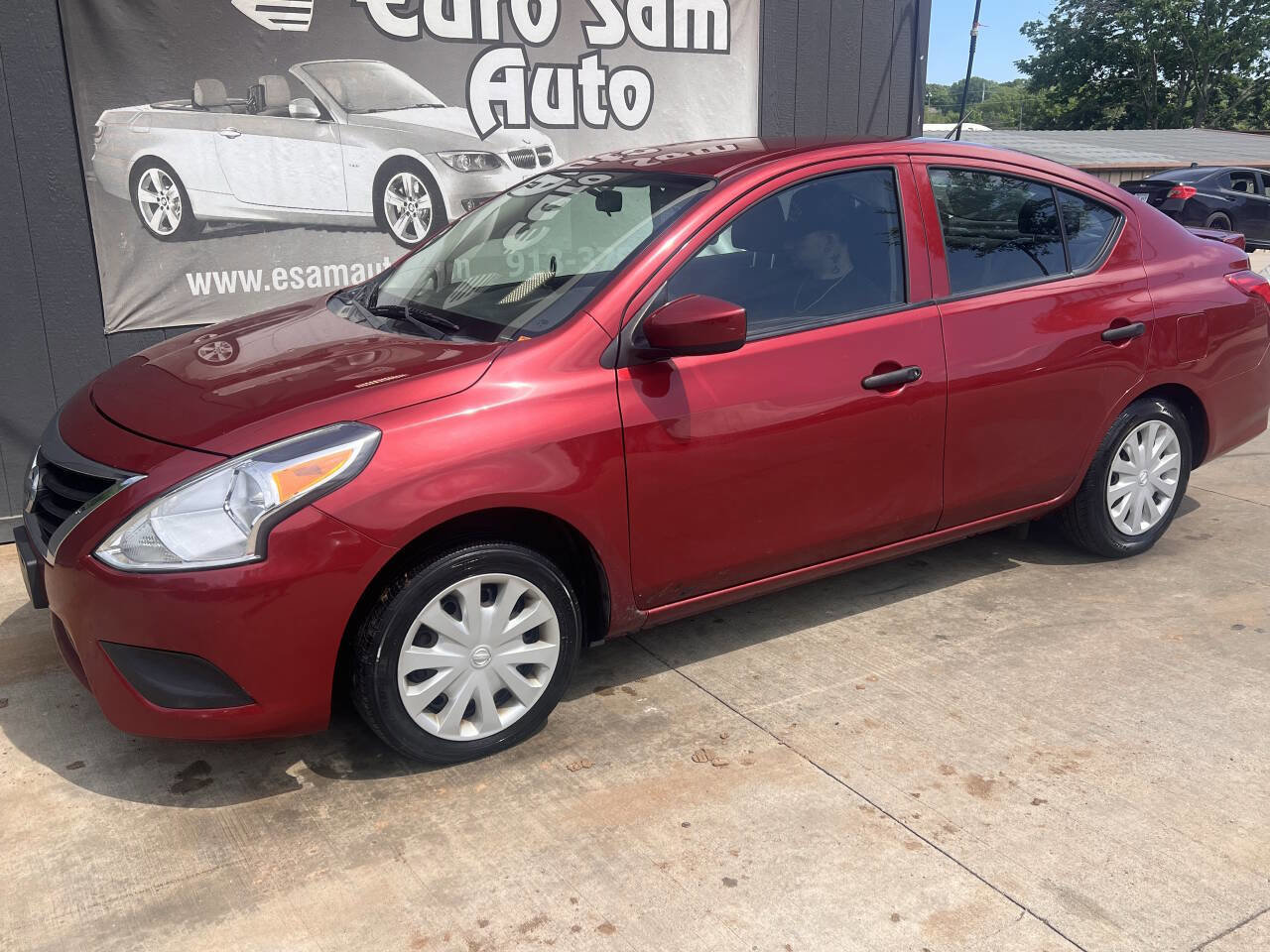 Used 2019 Nissan Versa S Plus FWD image 3