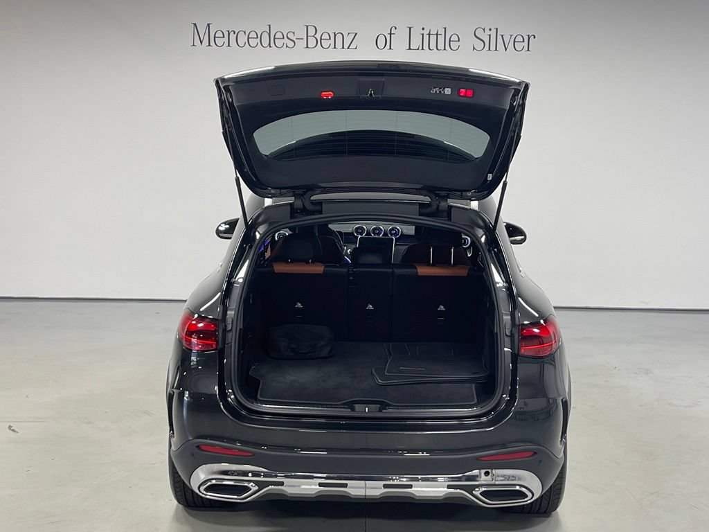 Used 2025 Mercedes-Benz GLC 350e 4MATIC image 5