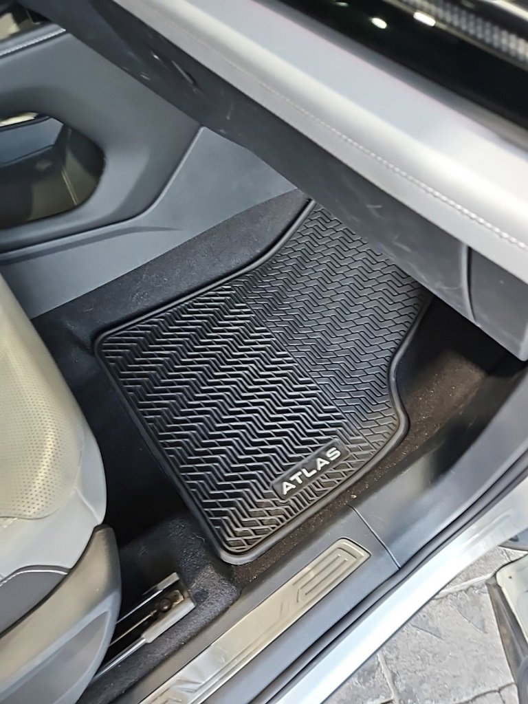 Used 2024 Volkswagen Atlas Cross Sport SEL R-Line image 14