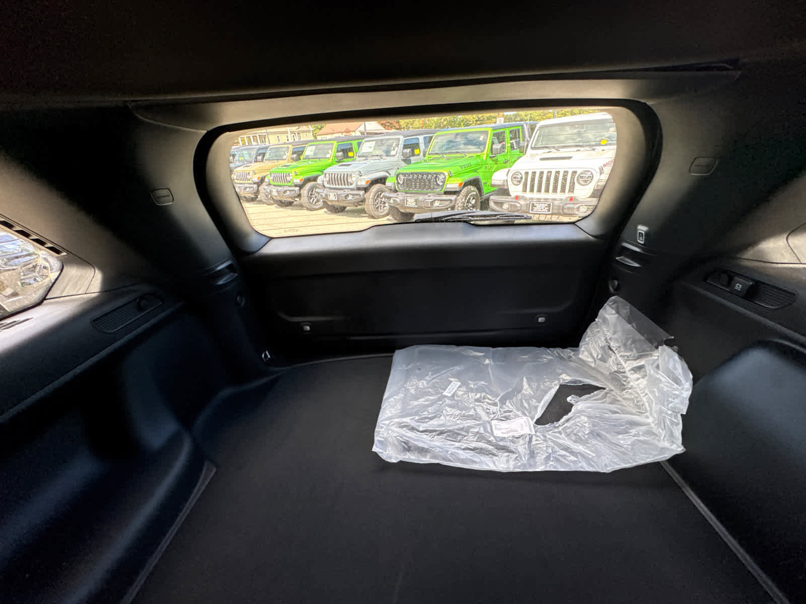 New 2025 Jeep Grand Cherokee Limited w/ Black Appearance Package image 36