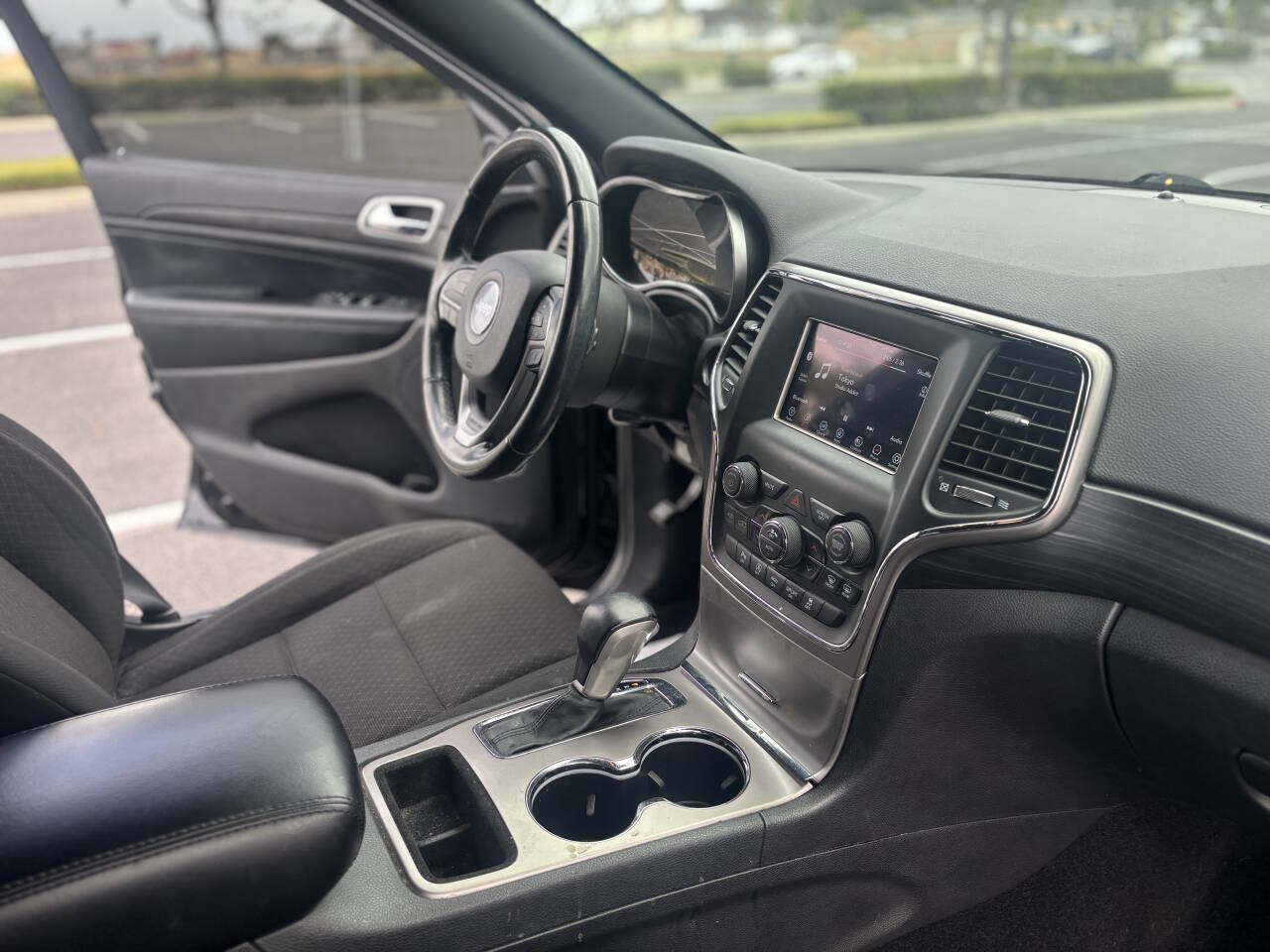 Used 2021 Jeep Grand Cherokee Laredo RWD image 30