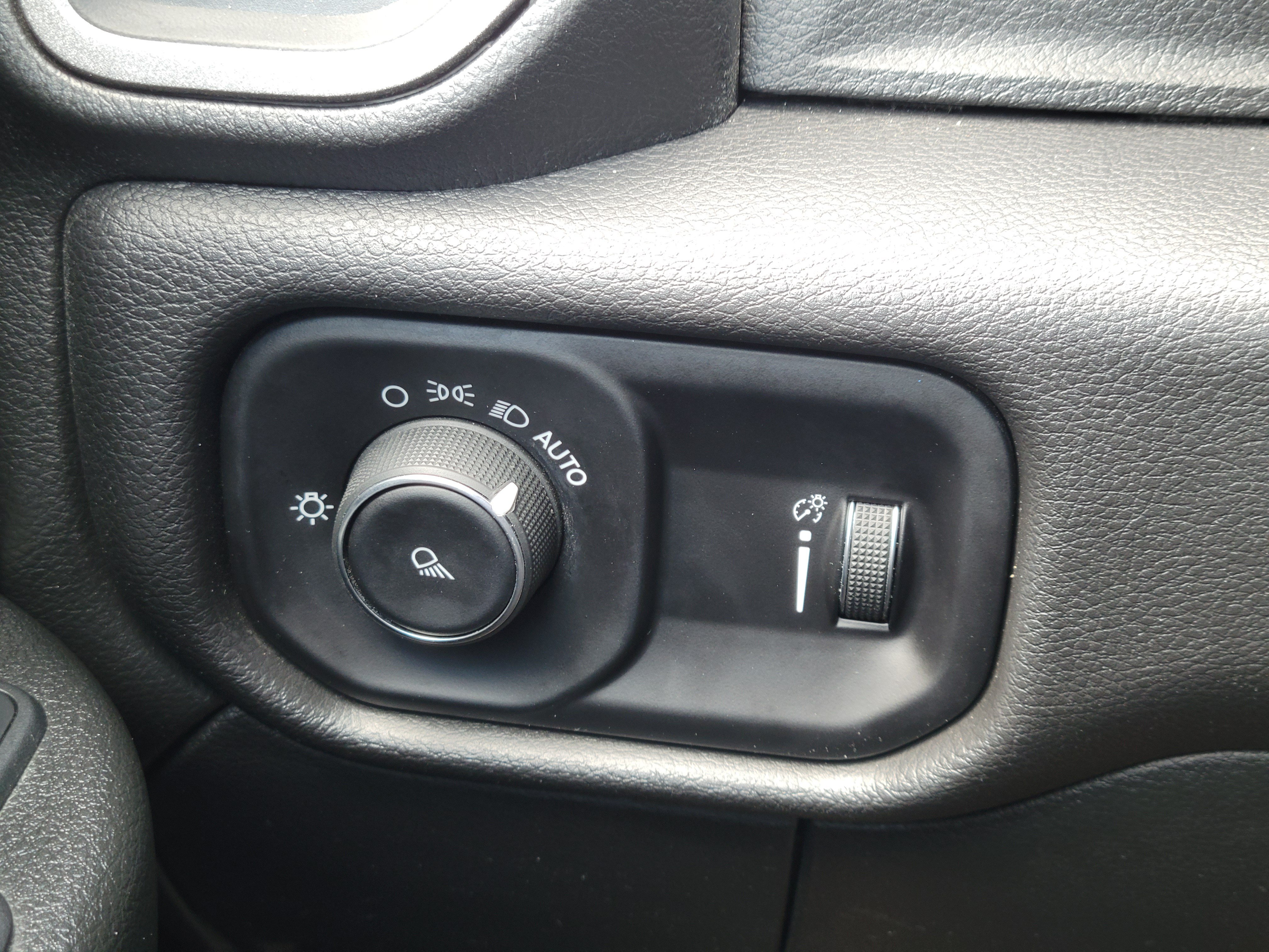 Used 2024 RAM 2500 Tradesman w/ Chrome Appearance Group AWD/4WD image 10