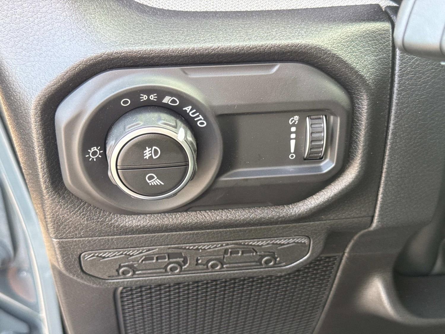New 2025 Jeep Gladiator Sport AWD/4WD image 23