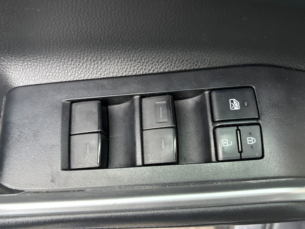 Used 2022 Toyota Highlander LE image 28