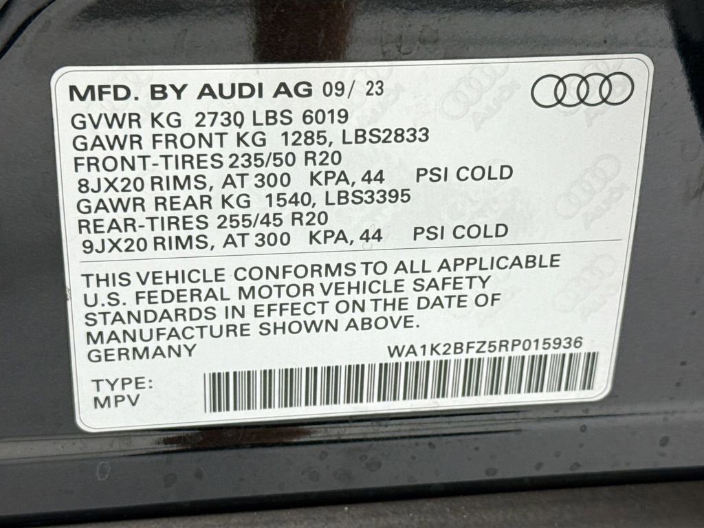 Used 2024 Audi Q4 e-tron Premium w/ Convenience Package image 33