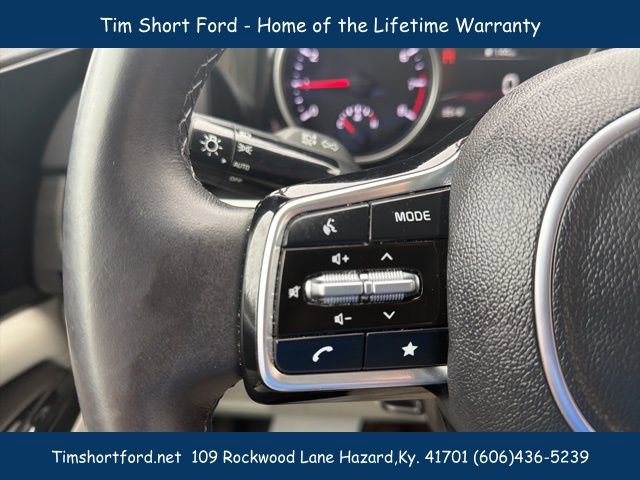 Used 2024 Kia Carnival EX image 18