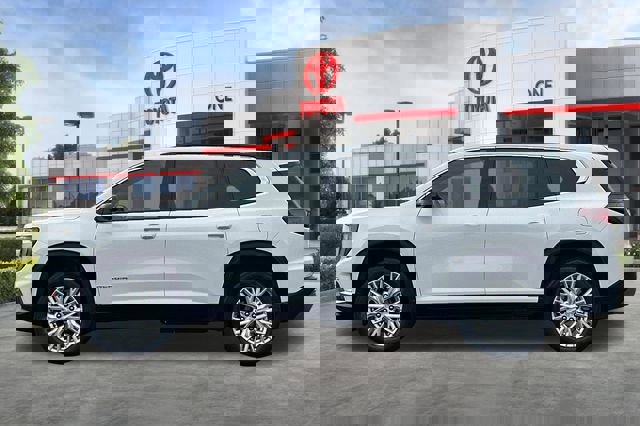 Used 2024 GMC Acadia Elevation image 8