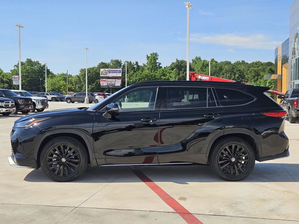 Used 2023 Toyota Highlander XSE FWD image 4
