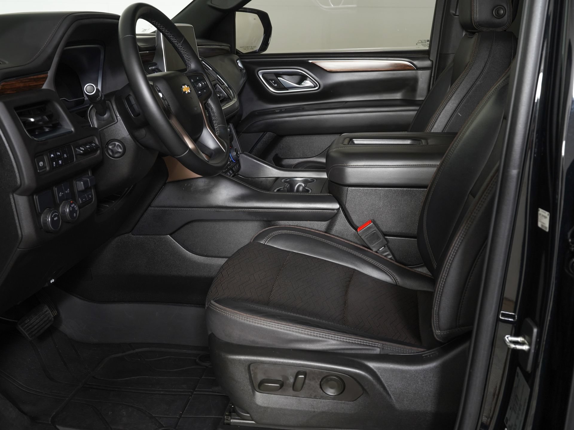 Used 2023 Chevrolet Tahoe High Country w/ Premium Package RWD image 15