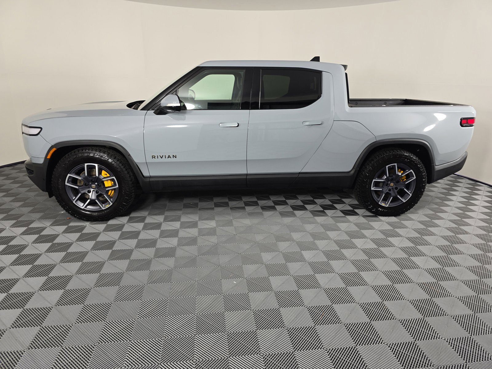 Used 2023 Rivian R1T Launch Edition image 2