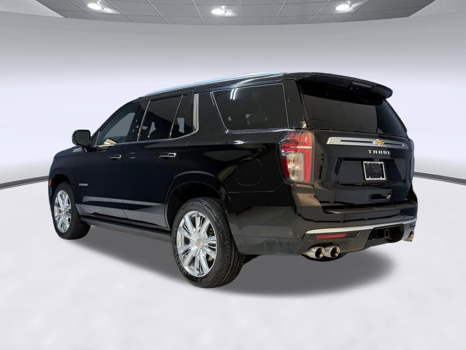 Used 2023 Chevrolet Tahoe High Country w/ Premium Package 2 AWD/4WD image 3