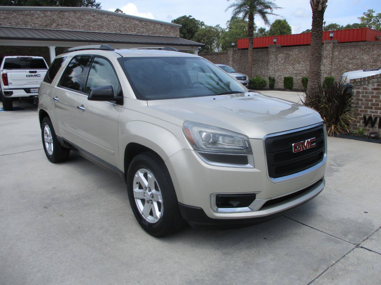 Used 2014 GMC Acadia SLE FWD image 17
