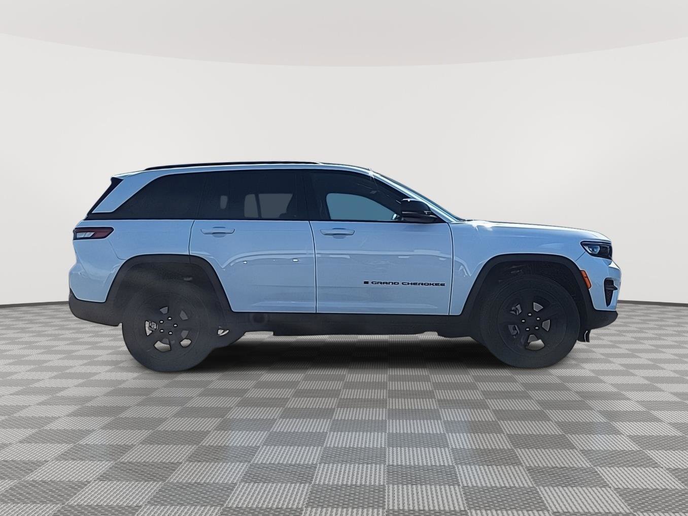 New 2025 Jeep Grand Cherokee Altitude image 21