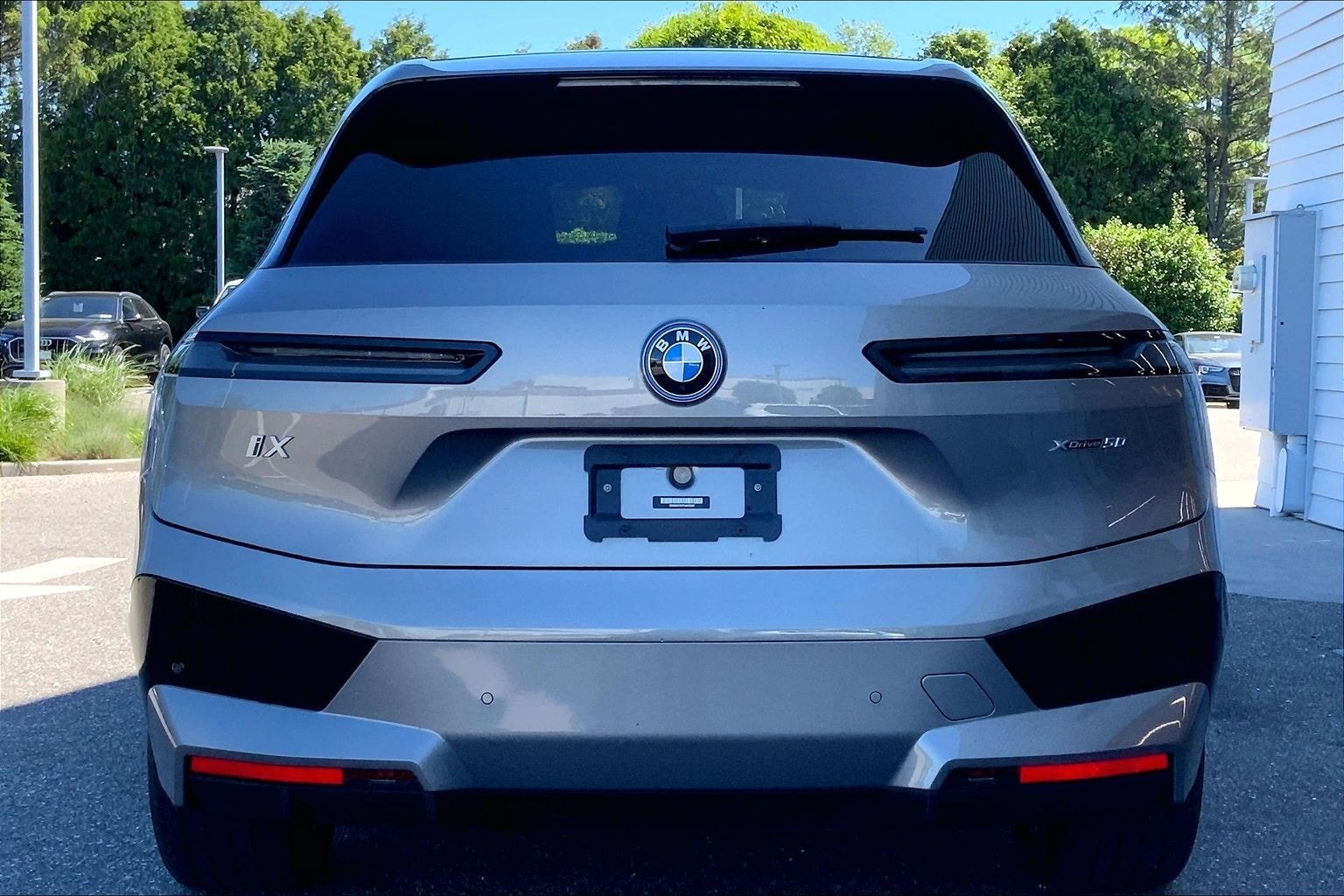 Certified 2023 BMW iX xDrive50 w/ Premium Package AWD/4WD image 6