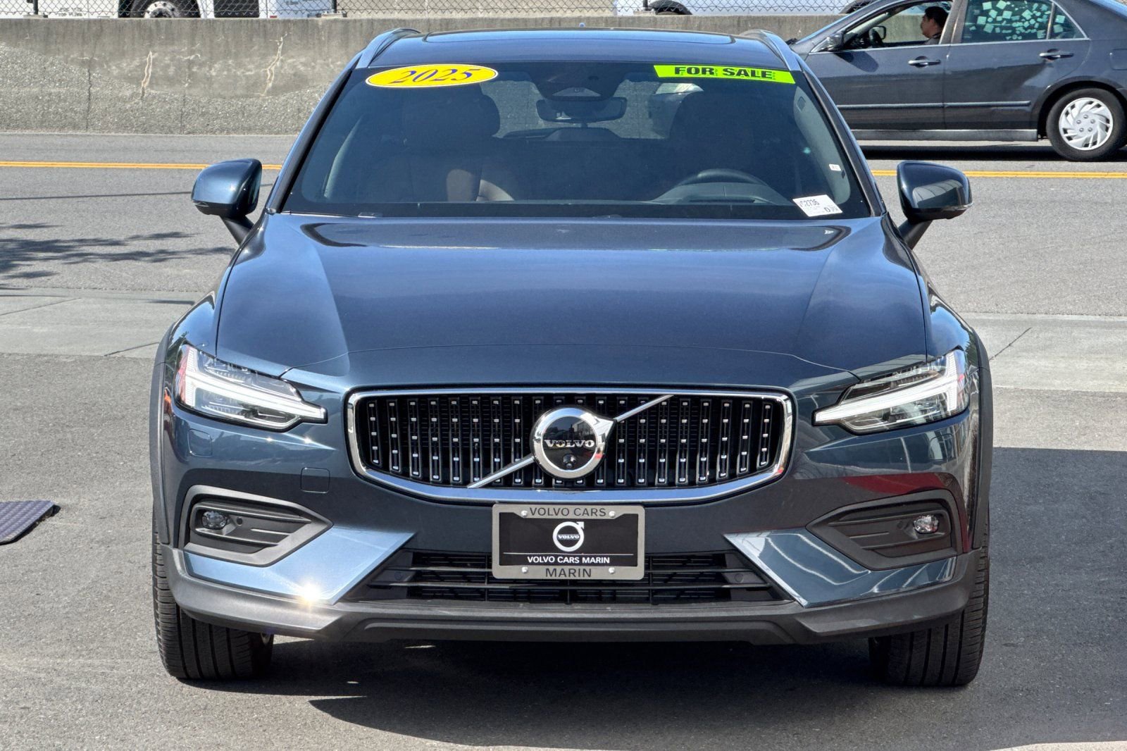 Used 2025 Volvo V60 B5 Cross Country Ultra AWD/4WD image 11