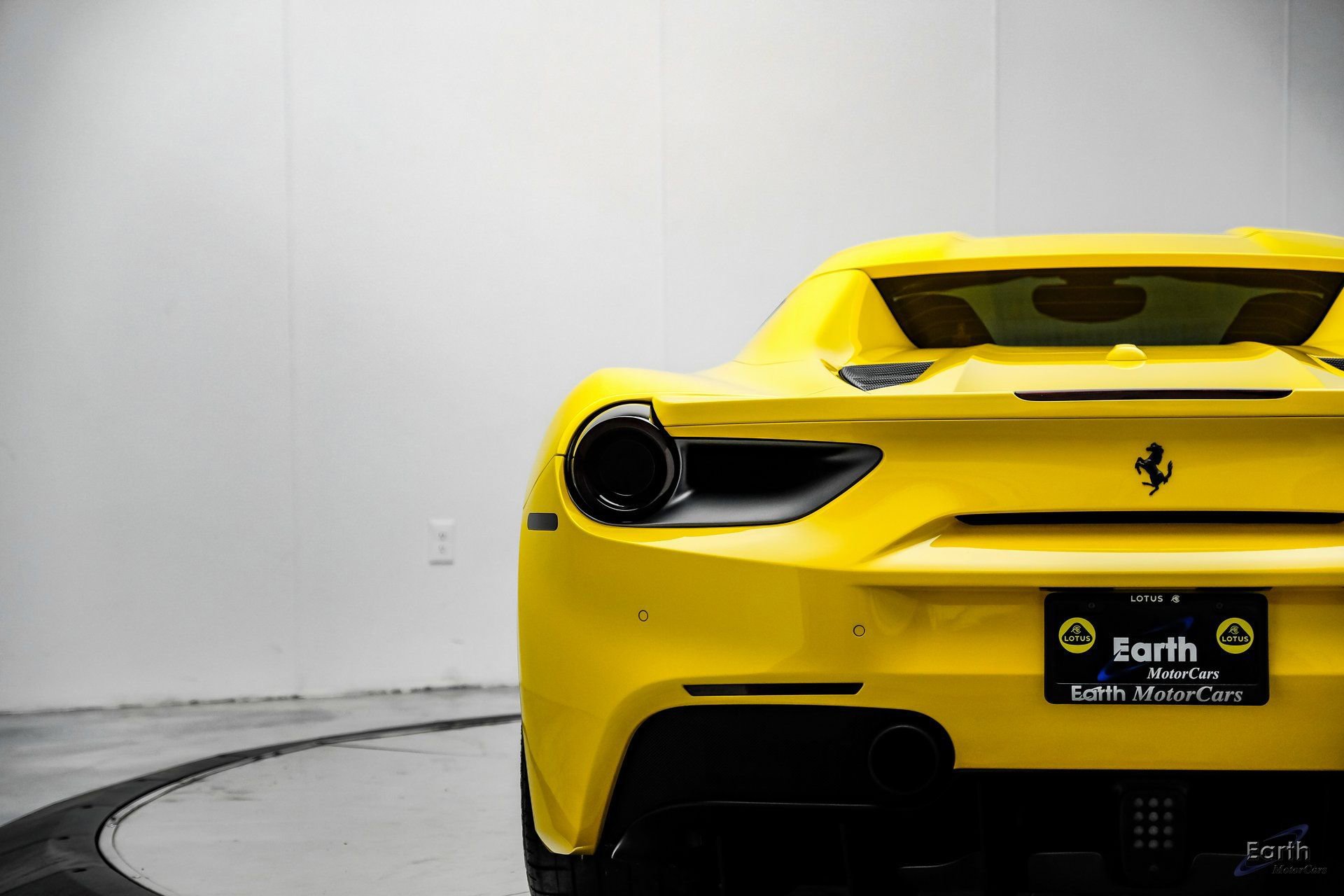 Used 2017 Ferrari 488 Spider image 21