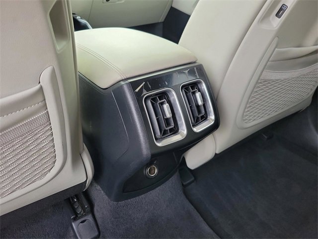 Used 2025 Kia Sorento S image 11