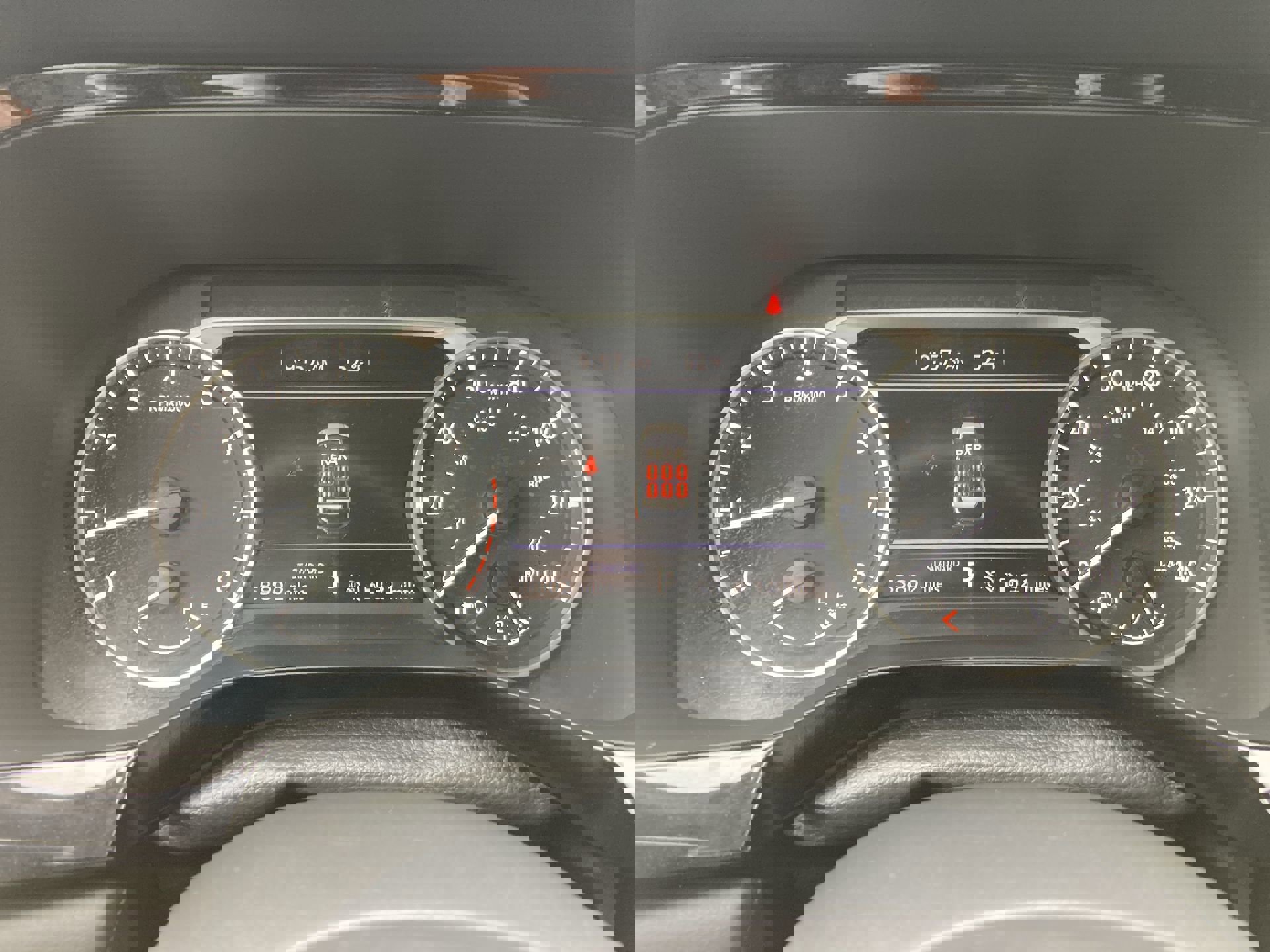 Used 2024 Nissan Pathfinder SV image 10