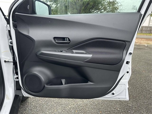 New 2025 Nissan Kicks Play S image 8