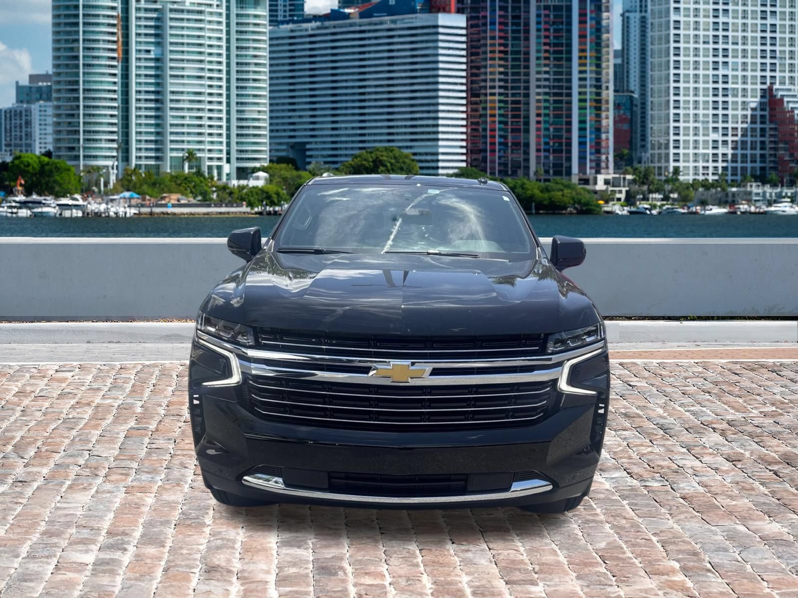 Used 2024 Chevrolet Suburban LT RWD image 2