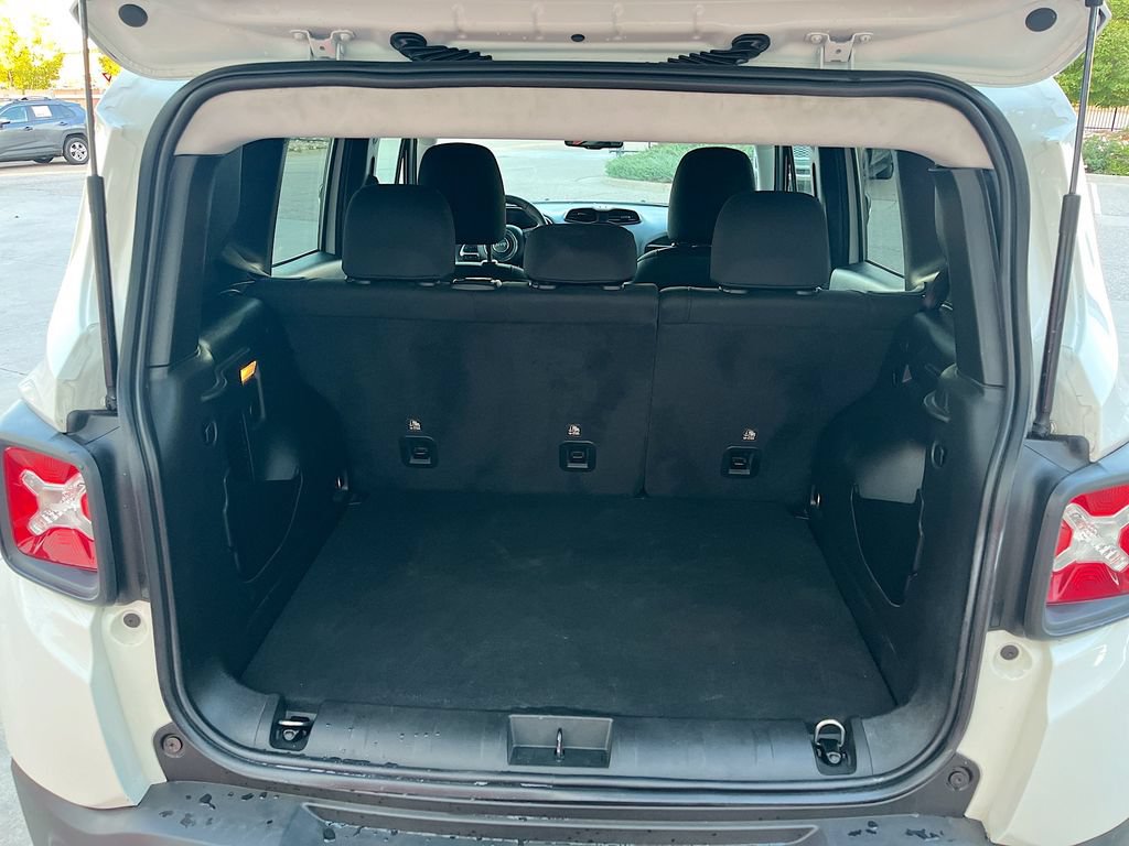 Used 2023 Jeep Renegade Trailhawk AWD/4WD image 25