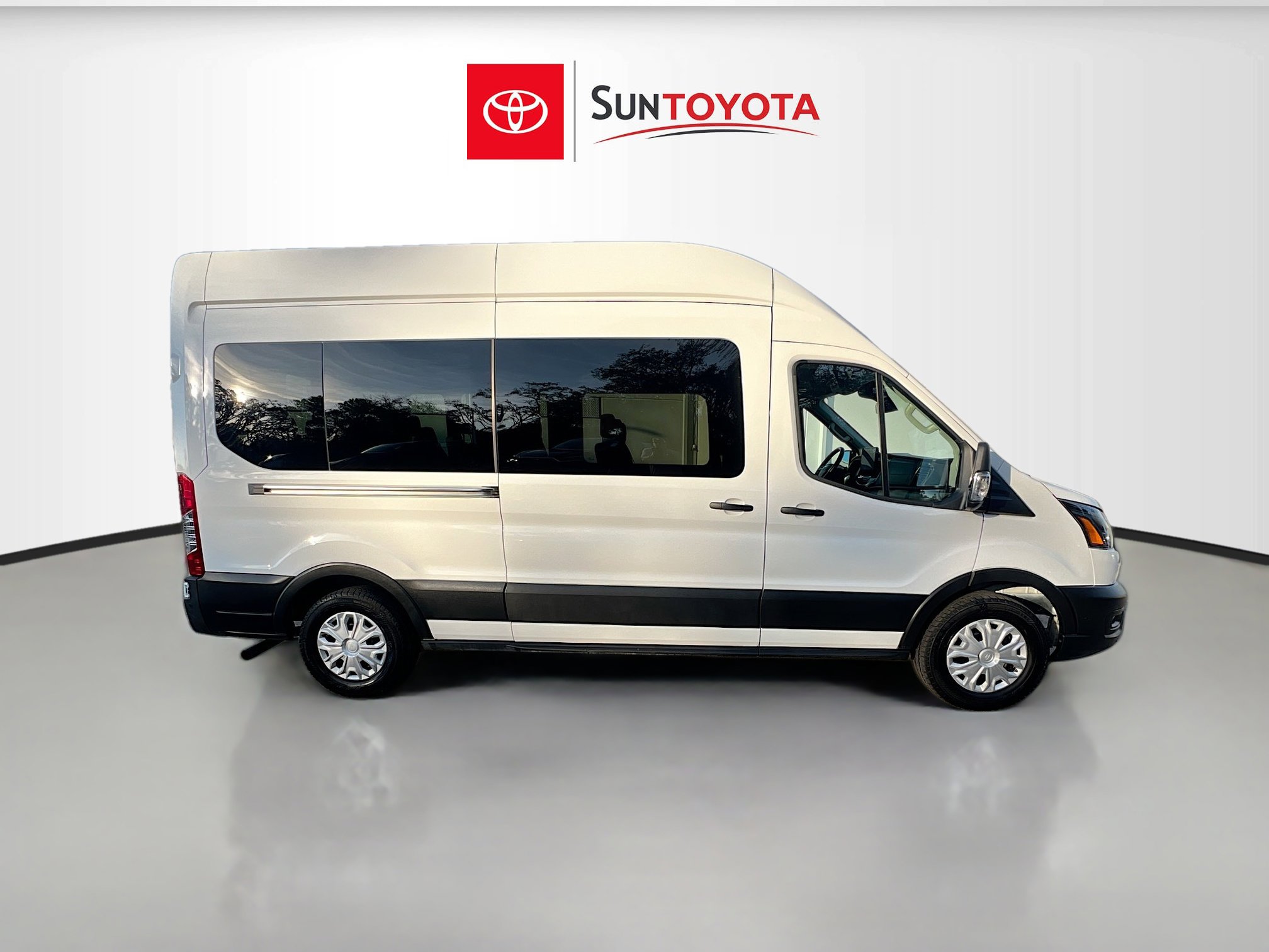 Used 2025 Ford Transit 350 XLT image 2