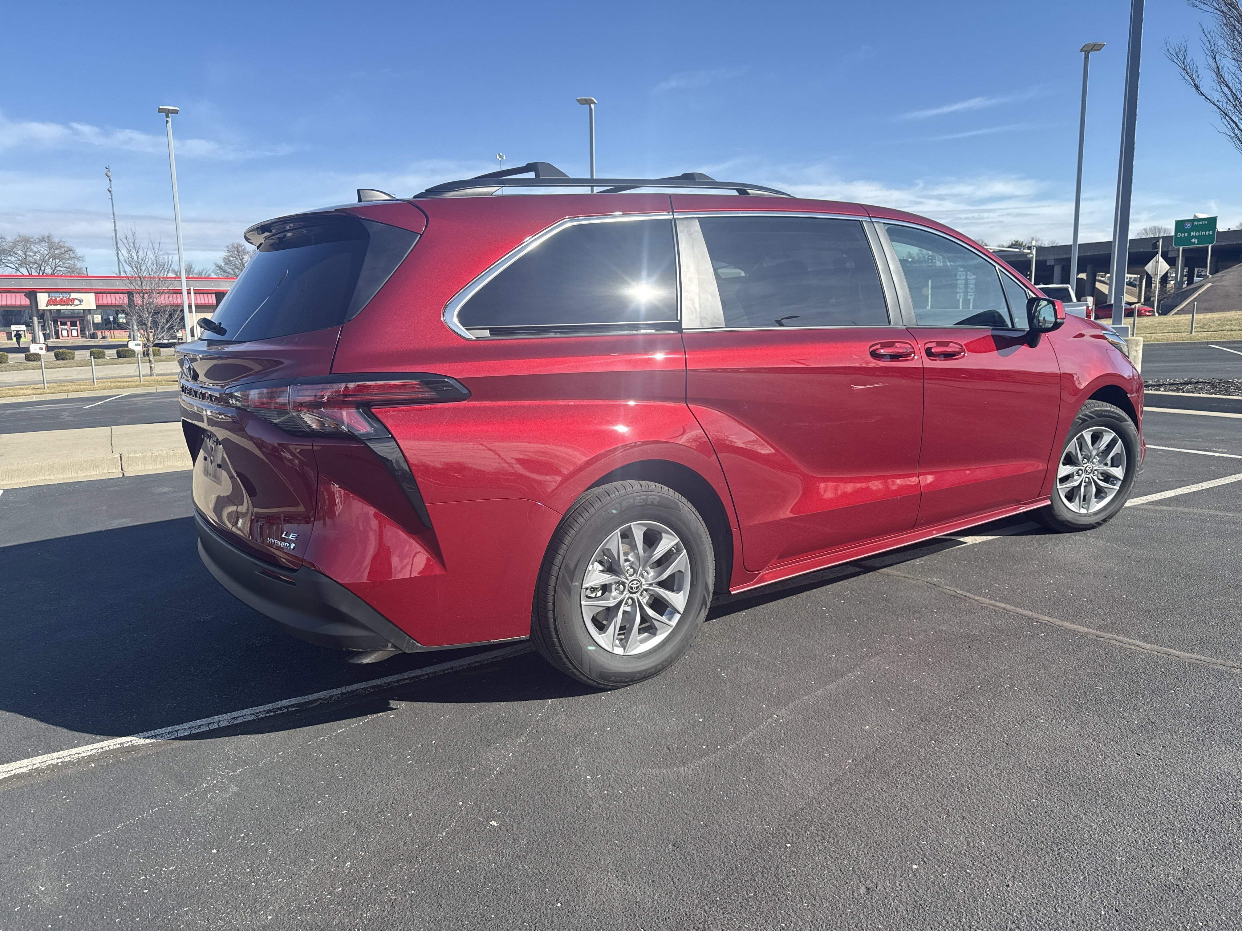 Used 2022 Toyota Sienna LE image 10