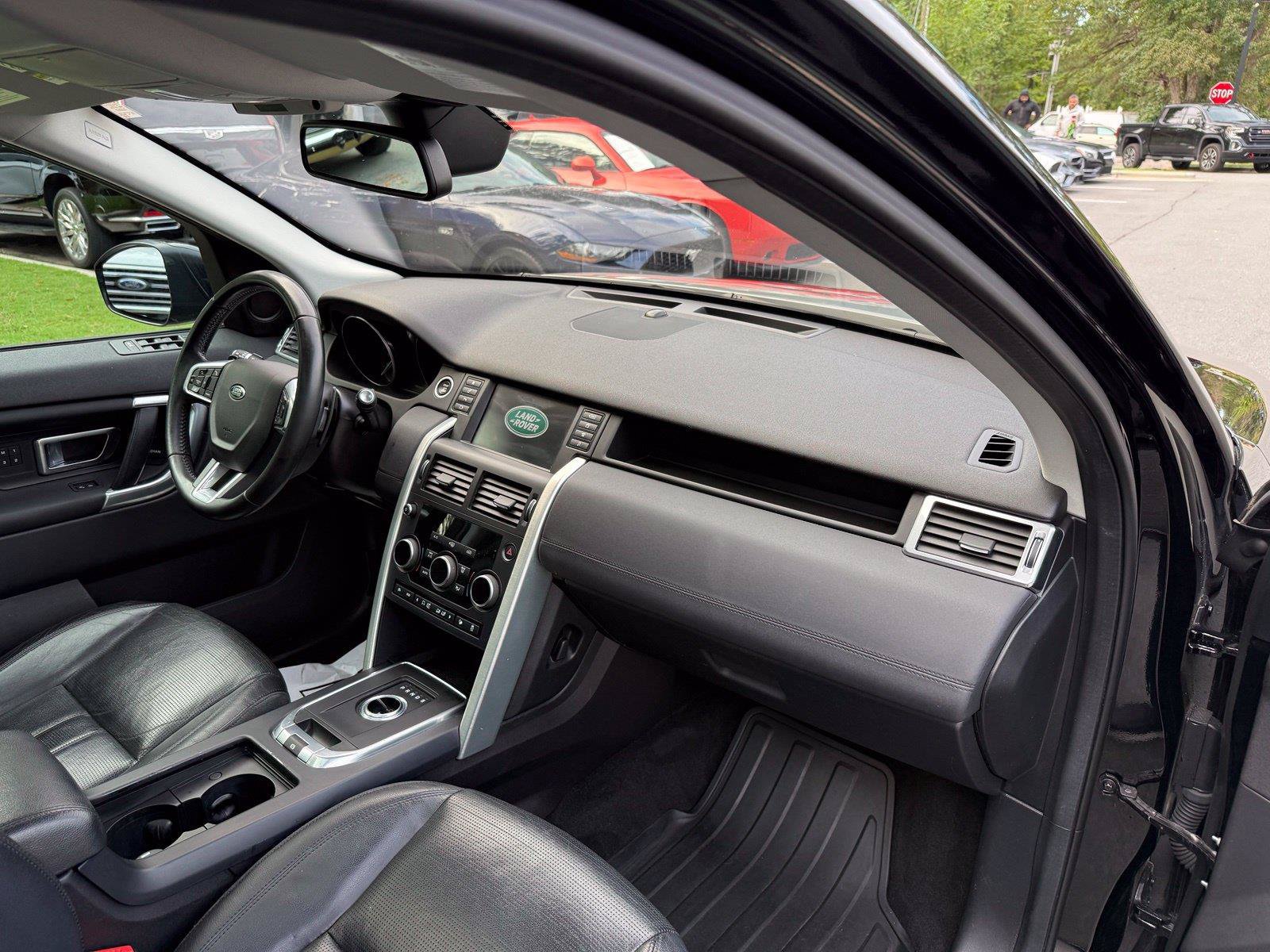 Used 2017 Land Rover Discovery Sport HSE AWD/4WD image 25