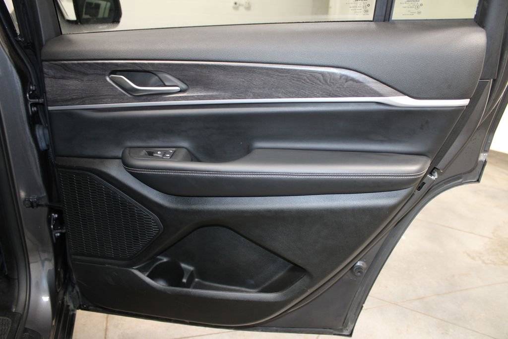 Used 2023 Jeep Grand Cherokee L Limited image 34
