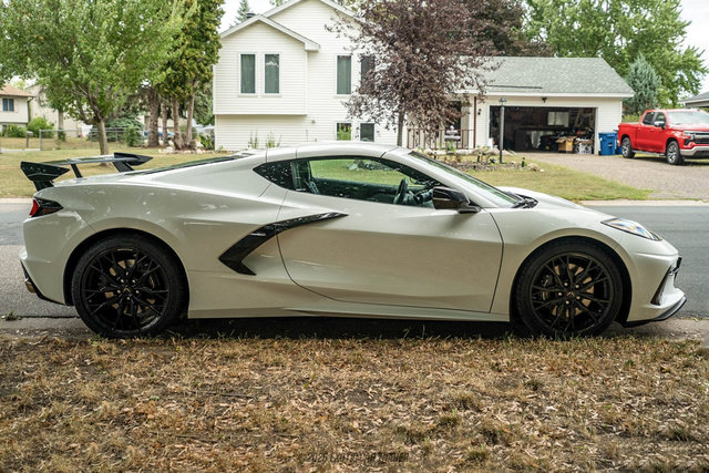 Used 2025 Chevrolet Corvette Stingray Preferred Cpe w/ Z51 Performance Package RWD image 9