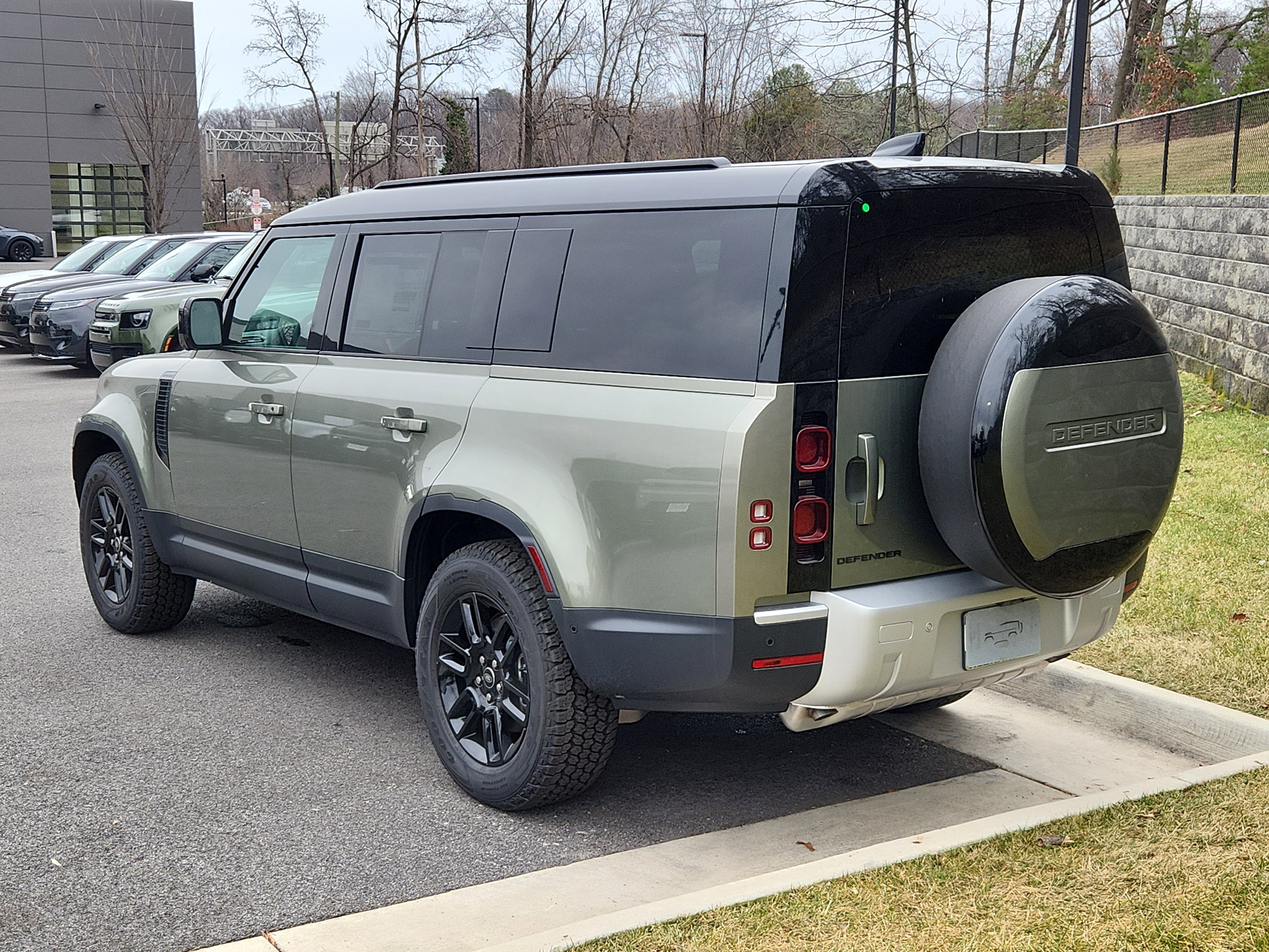 Used 2025 Land Rover Defender 130 S image 12