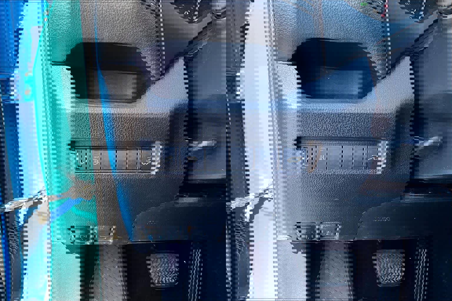 Used 2021 Toyota RAV4 XLE Premium image 32