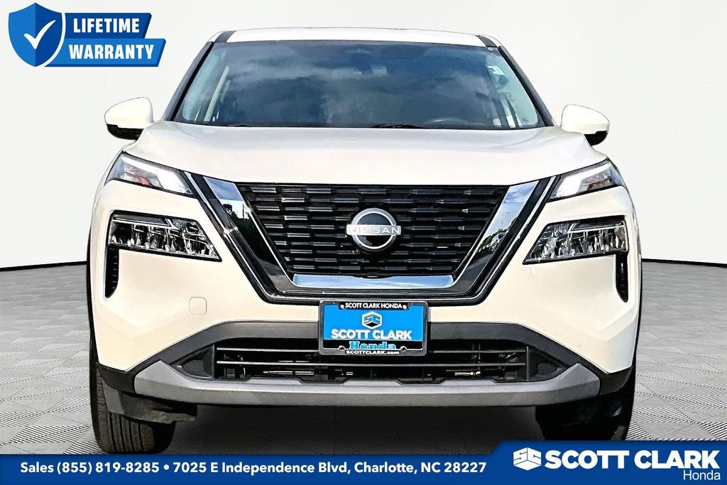 Used 2022 Nissan Rogue SV AWD/4WD image 2