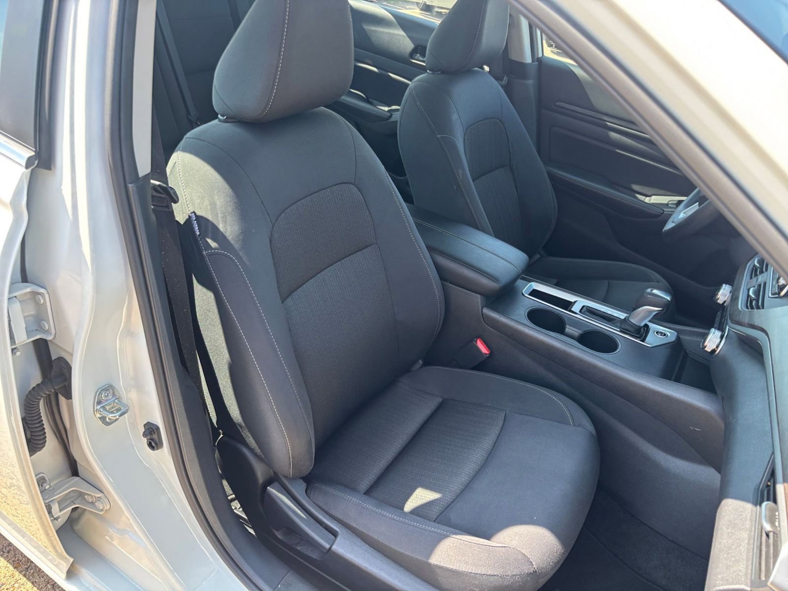 Used 2025 Nissan Altima 2.5 SV FWD image 36