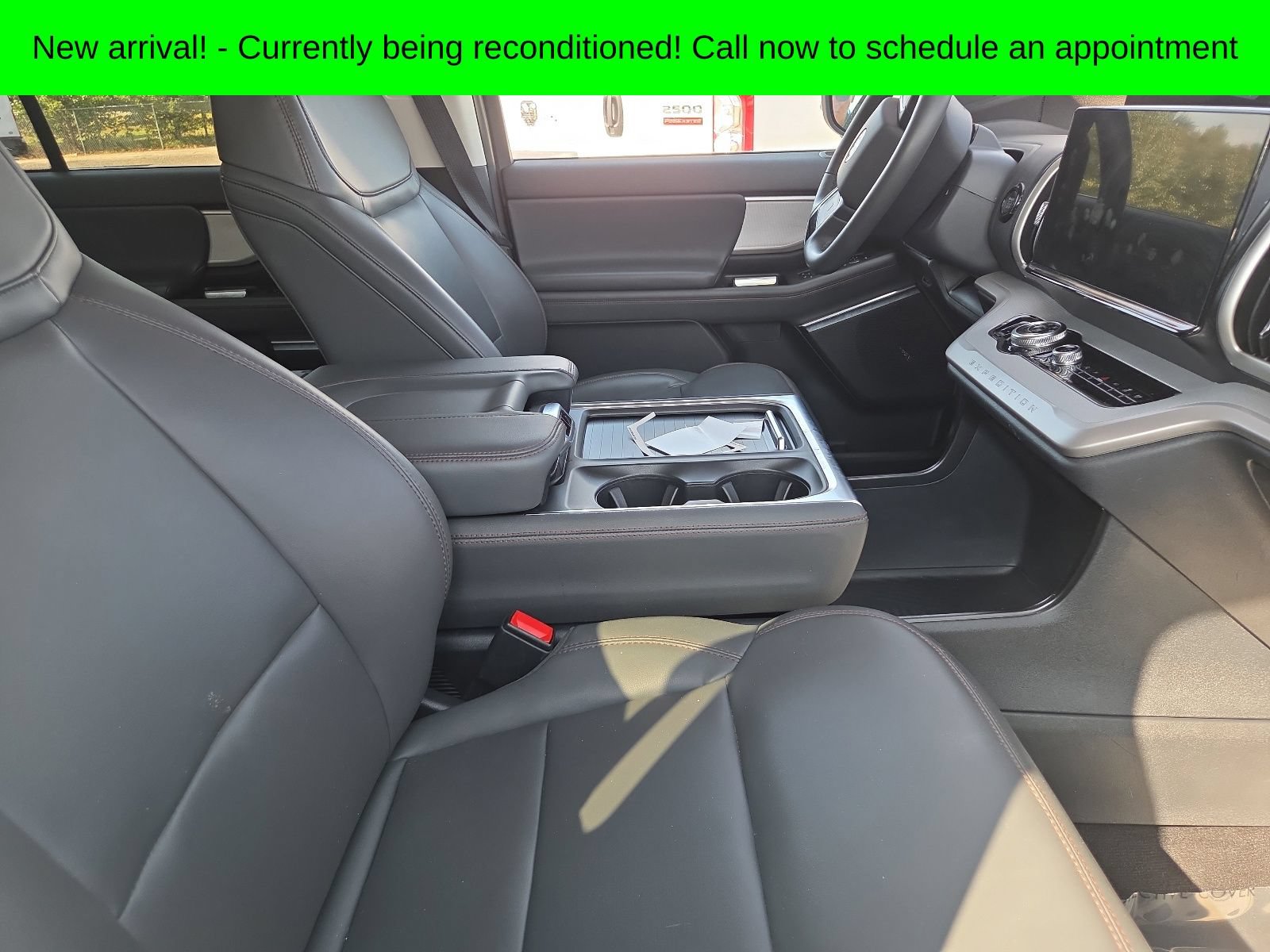 Used 2025 Ford Expedition Active RWD image 9
