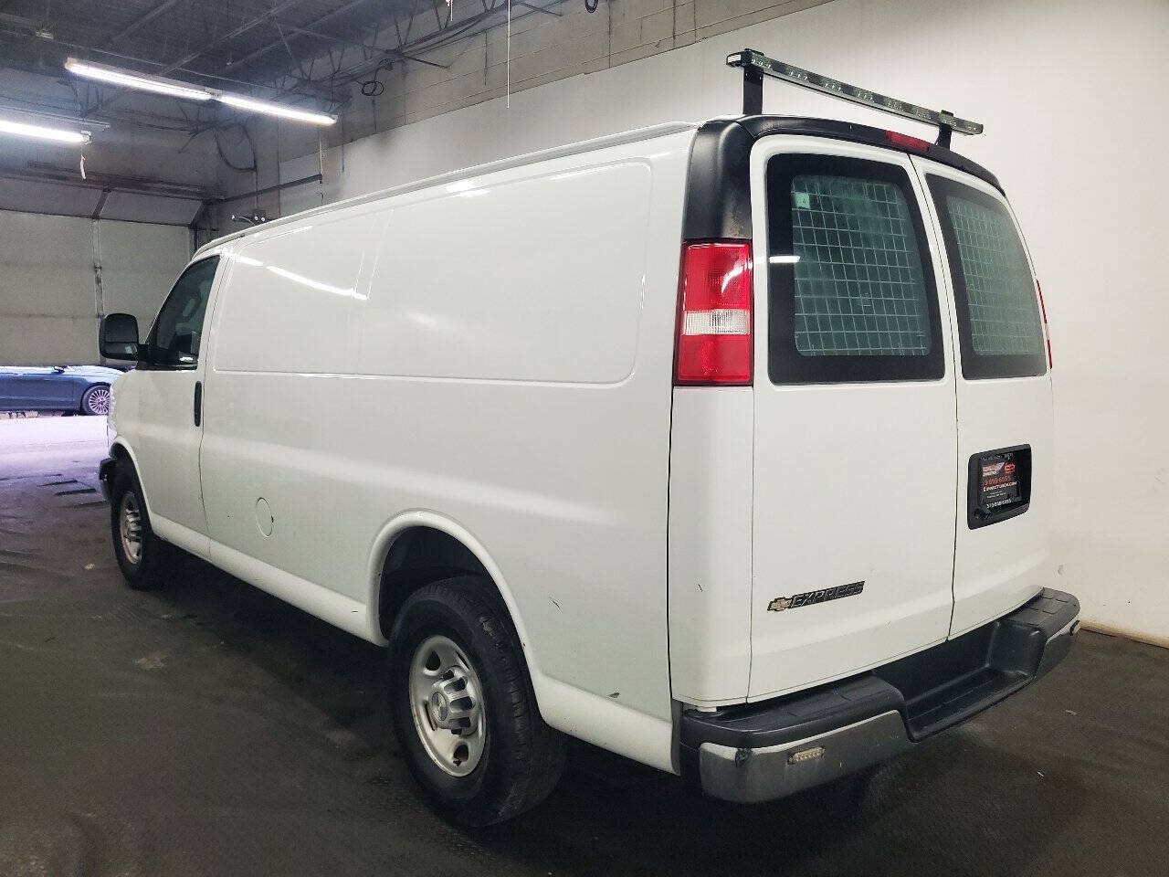 Used 2019 Chevrolet Express 2500 w/ Driver Convenience Package RWD image 5