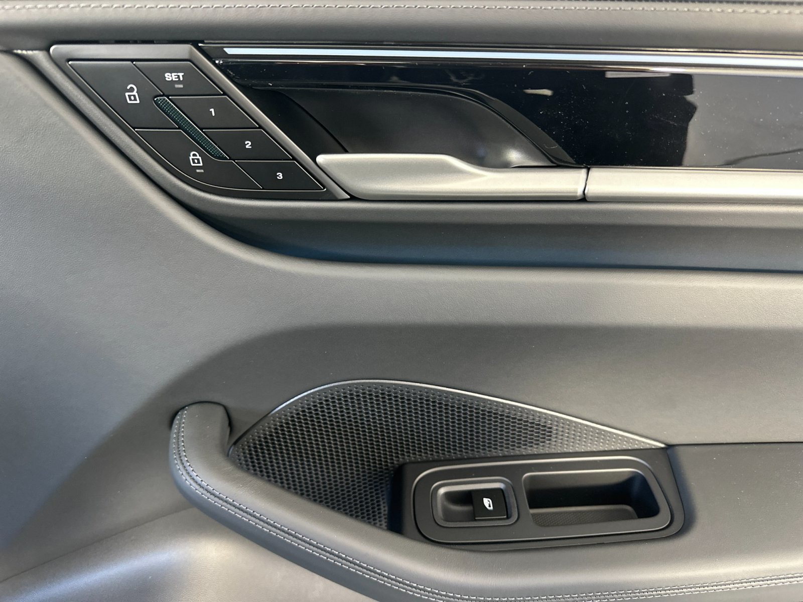 New 2026 Porsche Macan 4 Electric AWD/4WD image 20