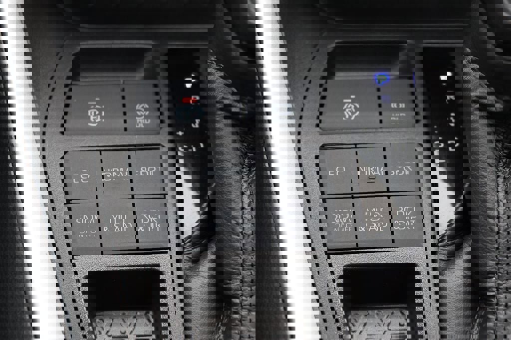 Used 2024 Toyota RAV4 LE image 21