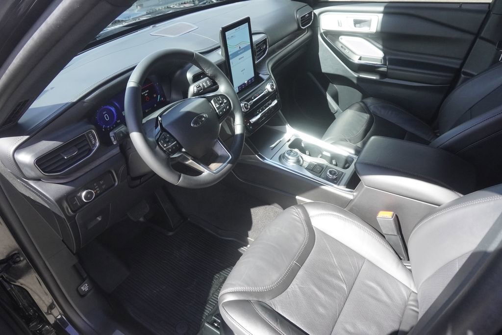 Used 2023 Ford Explorer Platinum w/ Technology Package image 18