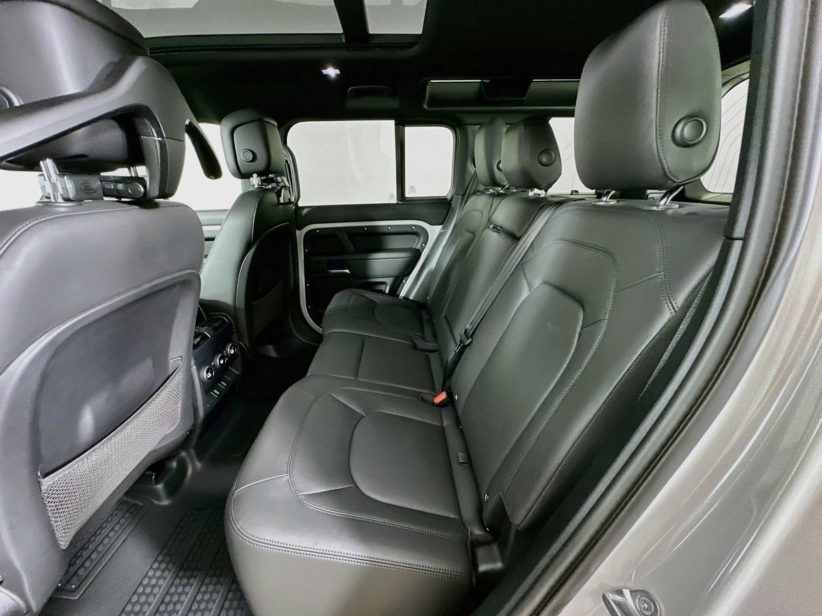 New 2026 Land Rover Defender 110 X-Dynamic SE AWD/4WD image 38