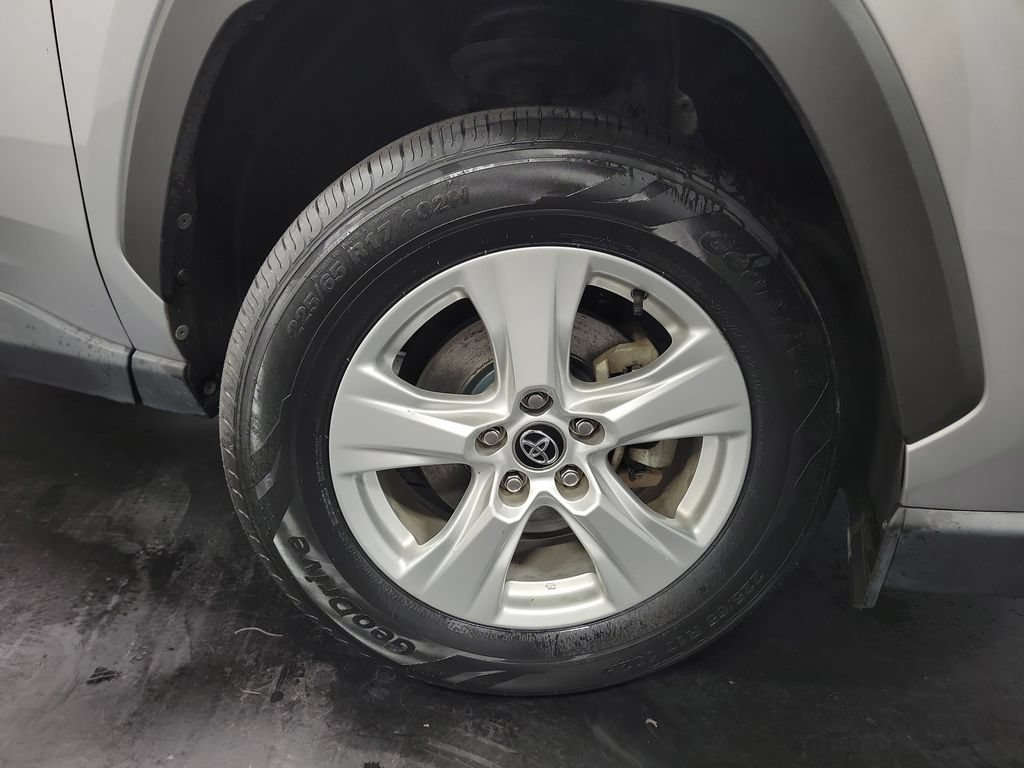 Used 2020 Toyota RAV4 XLE FWD image 10