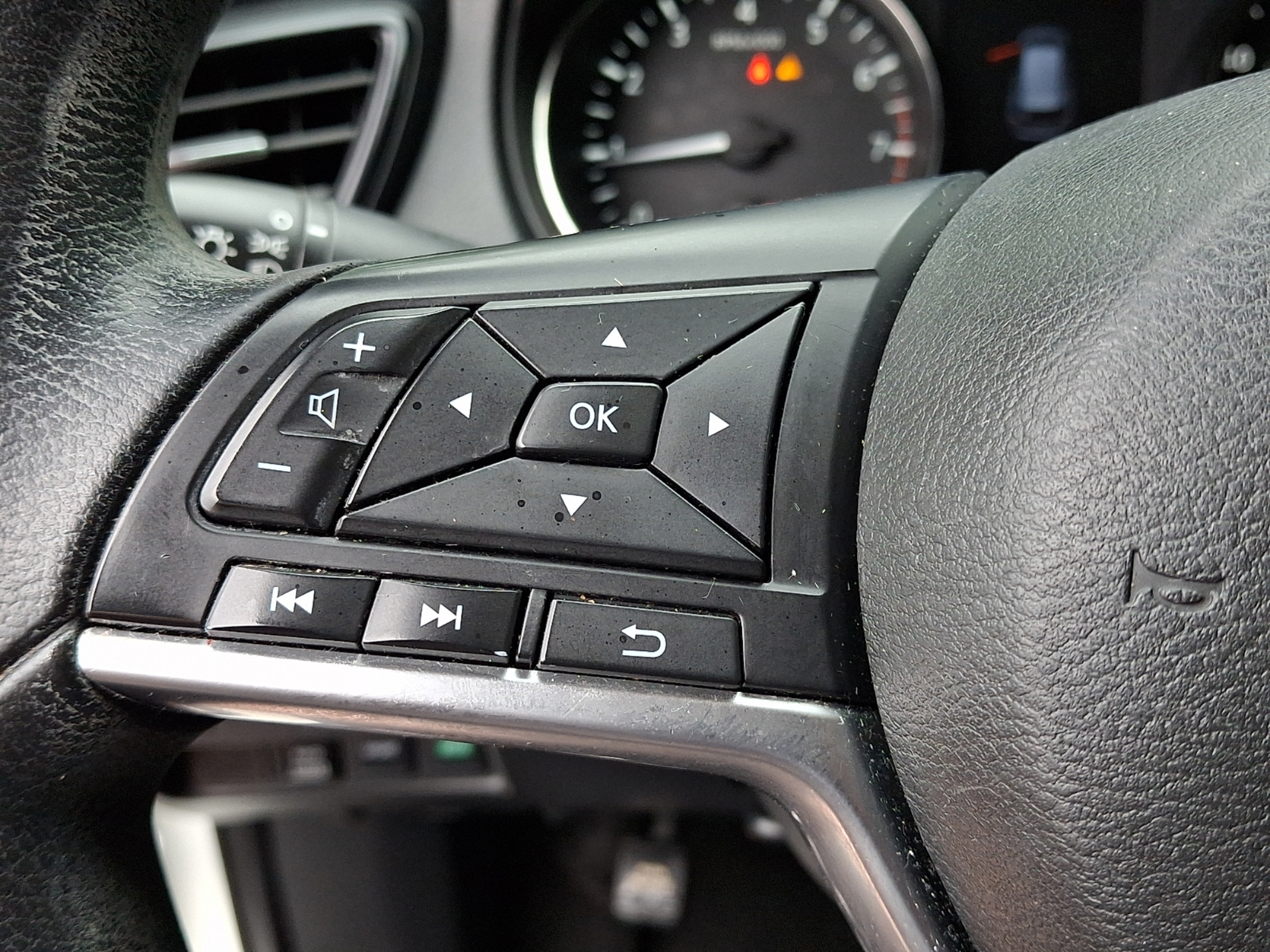 Used 2018 Nissan Rogue S AWD/4WD image 18