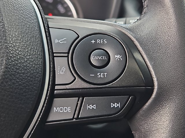 Used 2022 Toyota RAV4 XLE Premium FWD image 16