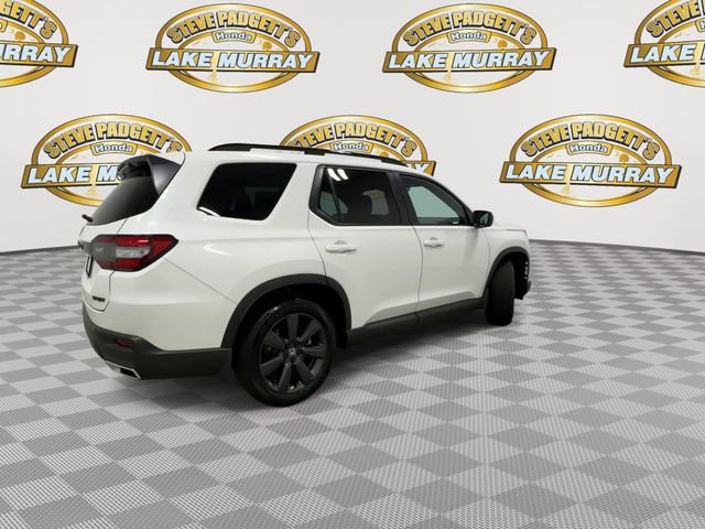Used 2025 Honda Pilot Sport image 3