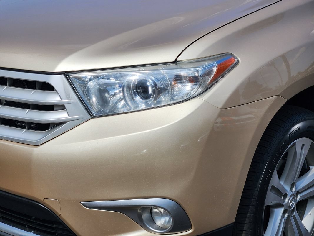 Used 2012 Toyota Highlander Limited w/ Tow Pkg AWD/4WD image 11