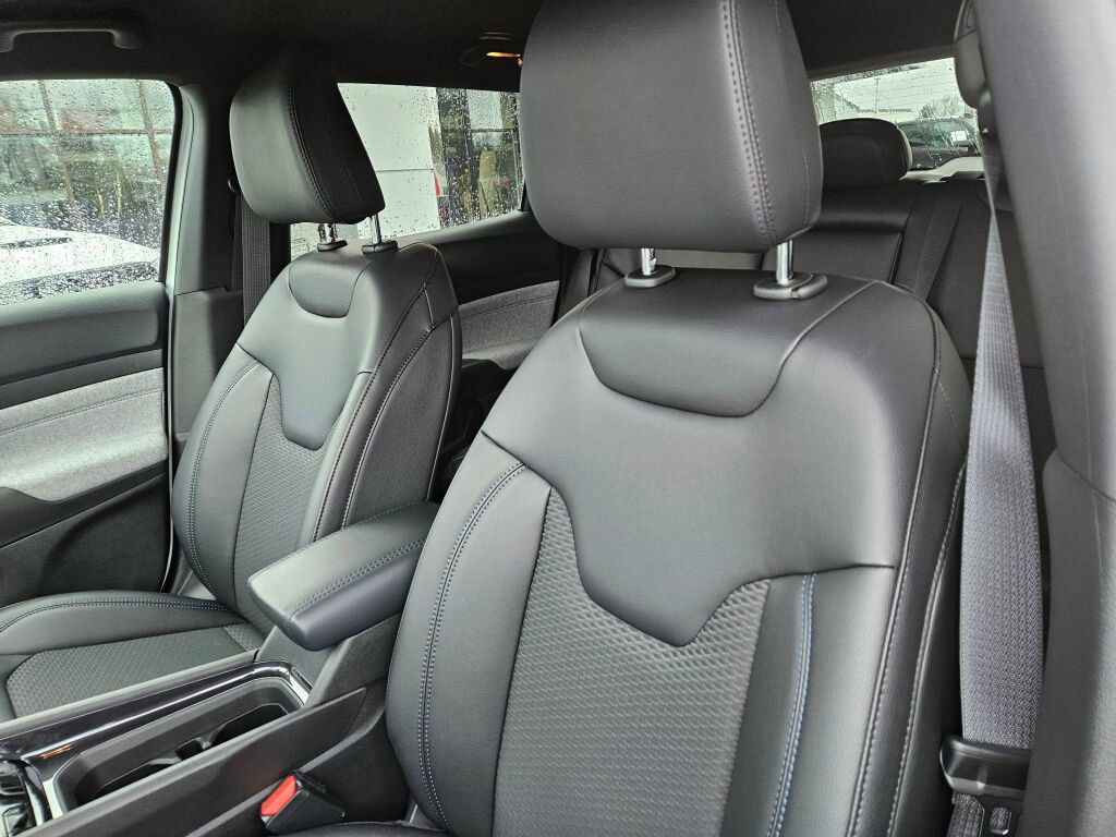 New 2026 Jeep Compass Latitude AWD/4WD image 14