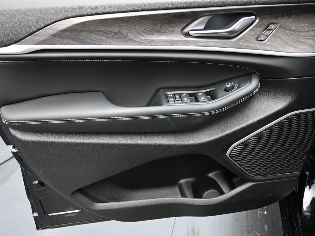 New 2026 Jeep Grand Cherokee Limited image 9