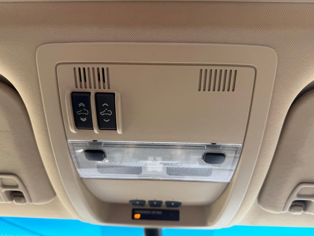 Used 2010 Cadillac Escalade EXT Premium image 16