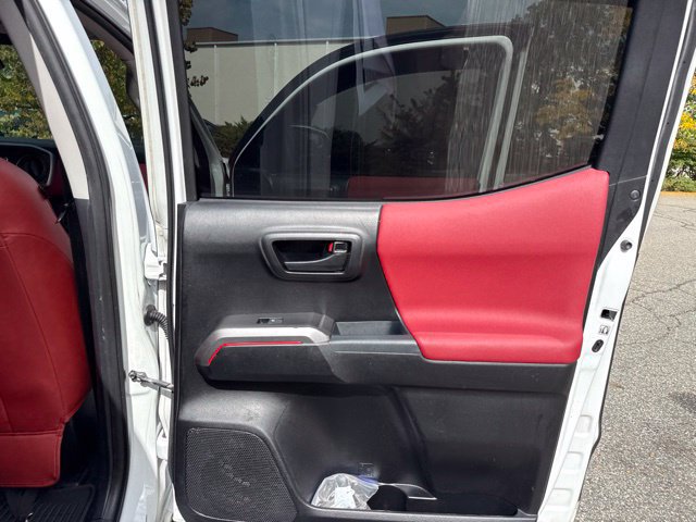 Used 2018 Toyota Tacoma SR5 RWD image 30