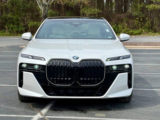 Used 2025 BMW 740i w/ Premium Package image 12